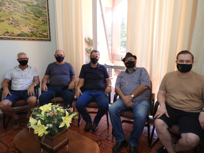 Prefeito Fernando Machry recebe visita do deputado Aloísio Classmann 